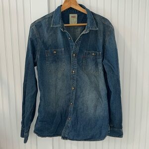 Levi’s Denim Button Down Shirt Size Medium